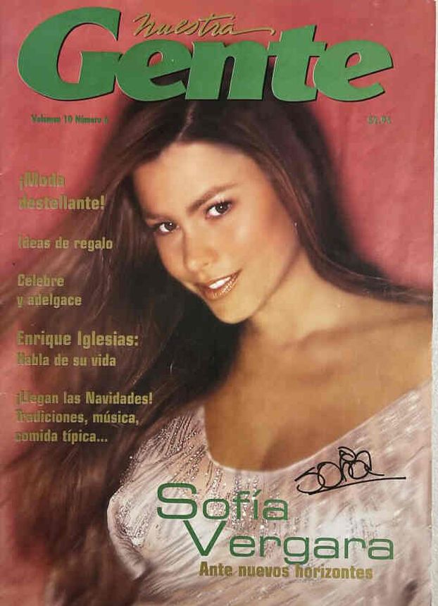 NUESTRA GENTE magazine cover  December 2002